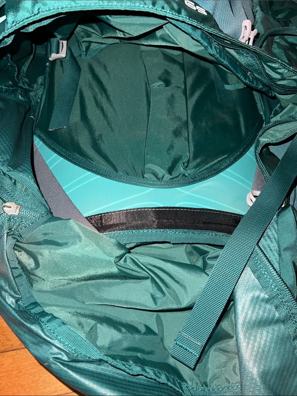 OSPREY Aura 65L Teal Backpack with Red Tag - Picture 7 of 10